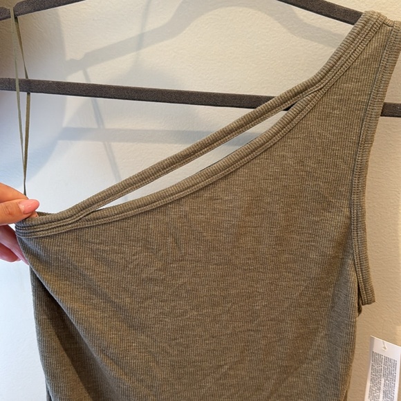NWT Ameican Eagle One Shoulder soft & sexy rib tank - Picture 2 of 5